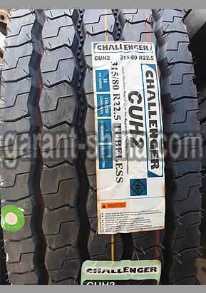 Challenger CUH2 (рулевая) 315/80 R22.5 156J/150L 18PR - Фото протектора с этикеткой вблизи